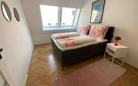 Central & Modern In Trendy Area L Hg22